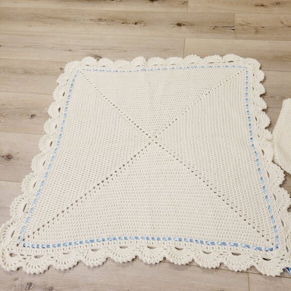 Vtg White Crocheted Baby Blanket & Hat Set Scalloped Edge & Blue Ribbon Trim - Picture 6 of 10